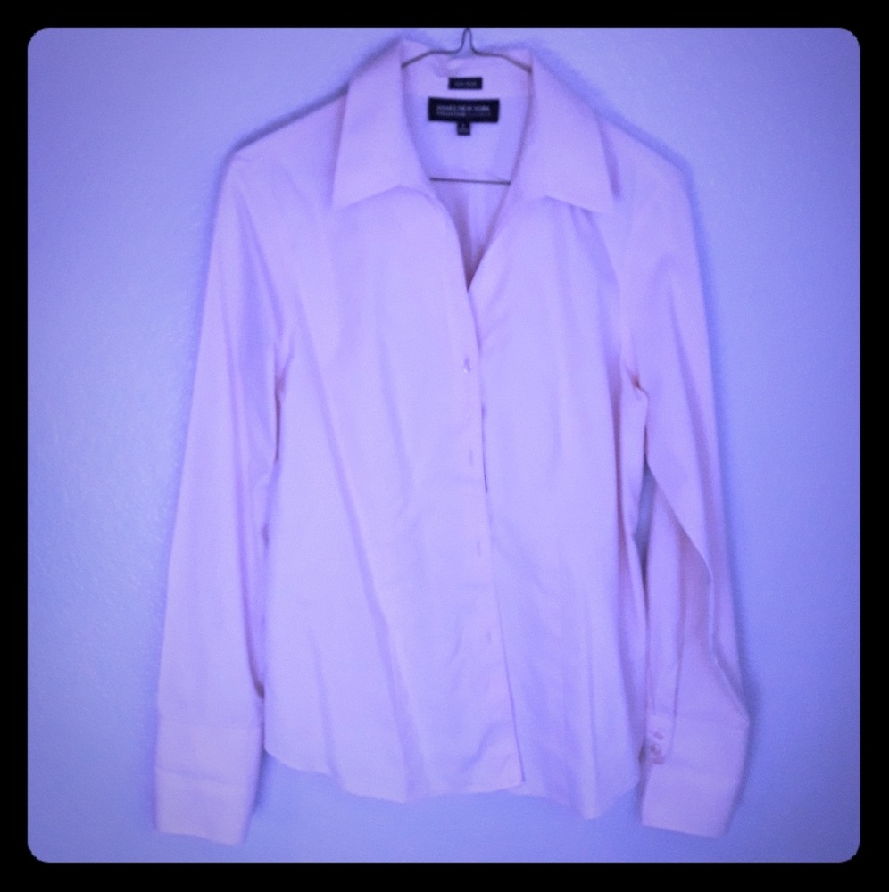 EUC Jones New York Light Pink Non Iron Blouse